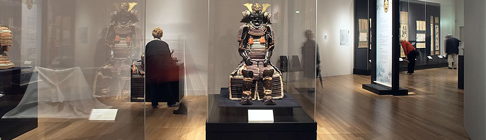 When form and function need to come seamlessly together the National Museum of New Zealand knew it had to be FRANK Museum Showcases to display this impressive Japanese collection.